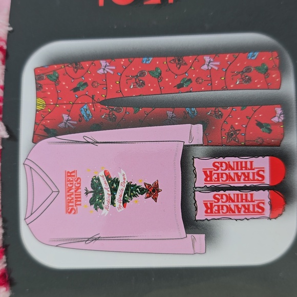 Netflix Stranger Things Women's Pijama 3pc Set - Picture 3 of 4